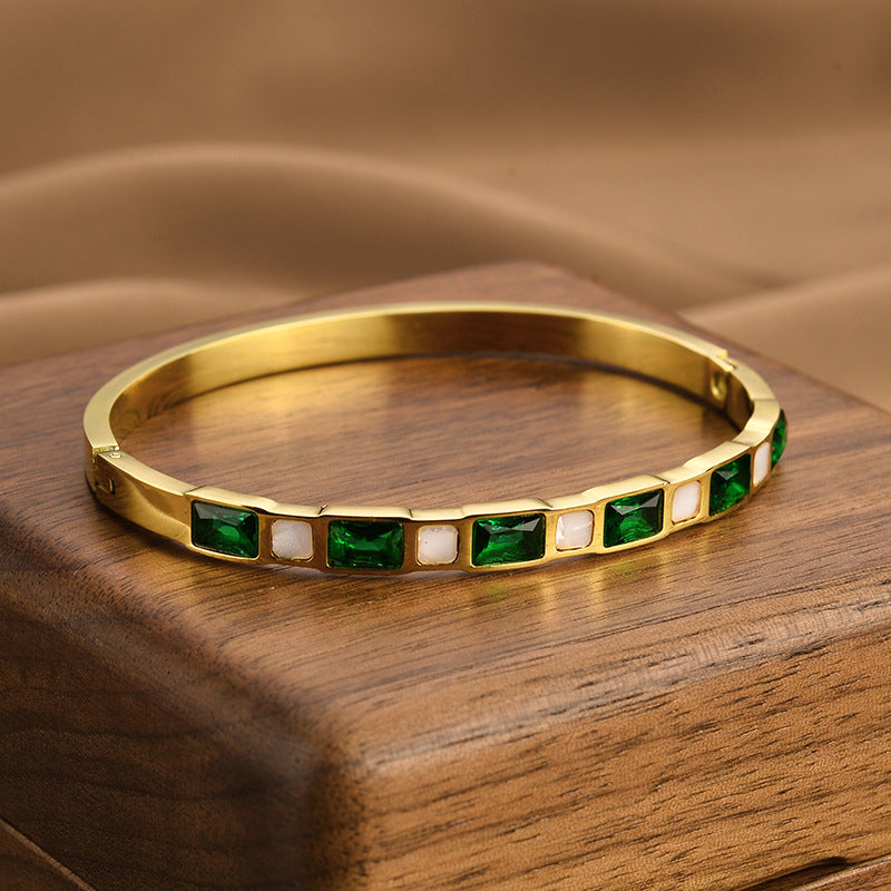 Elegant Armband med Smaragdgröna Kristaller