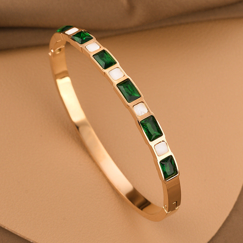 Elegant Armband med Smaragdgröna Kristaller