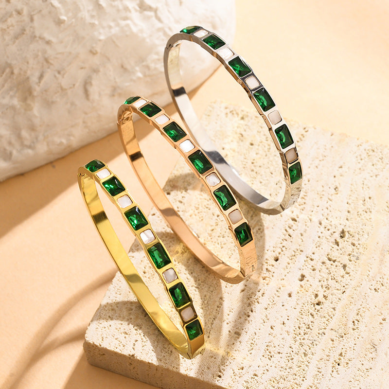 Elegant Armband med Smaragdgröna Kristaller